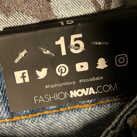 FASHION NOVA JEANS - Picture 3 of 4